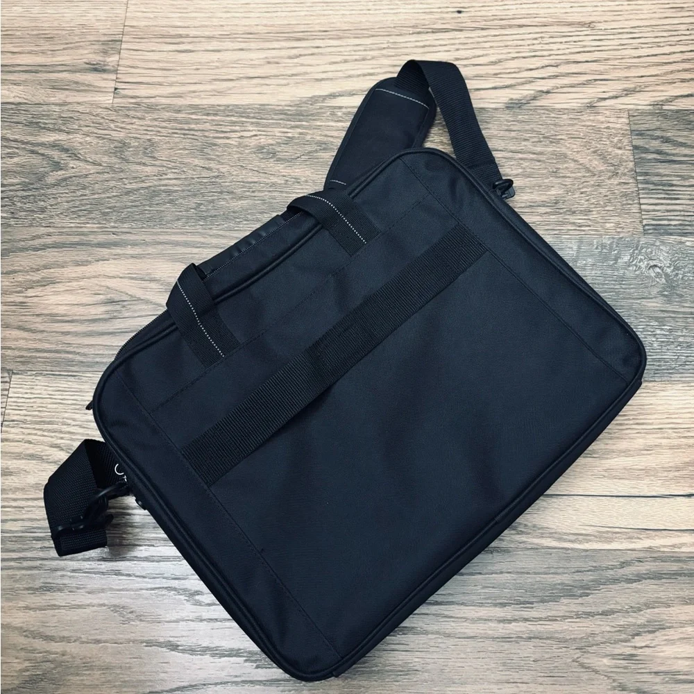 *Targus black laptop 15.6